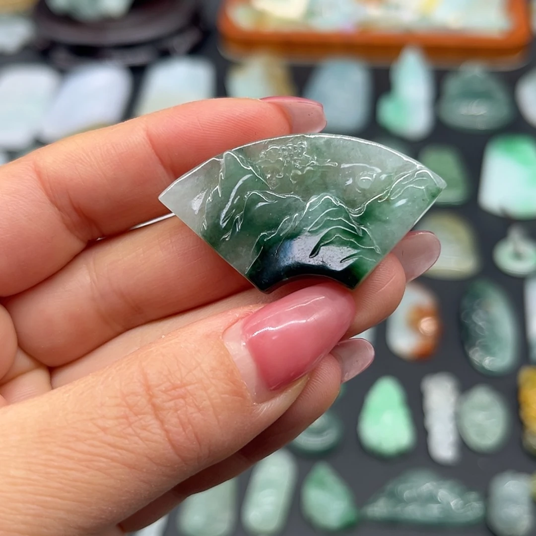 【闪购商品】翡翠颈饰未镶嵌山水