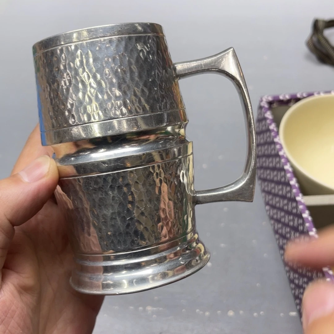 听***心瓷片密密麻麻地铺满一