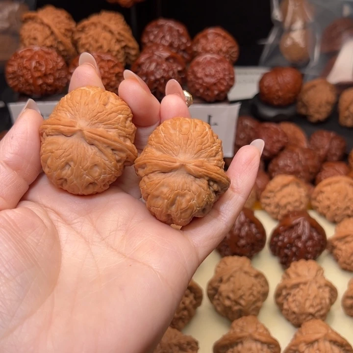 红***晃吊坠桃核哥哥哥哥哥哥