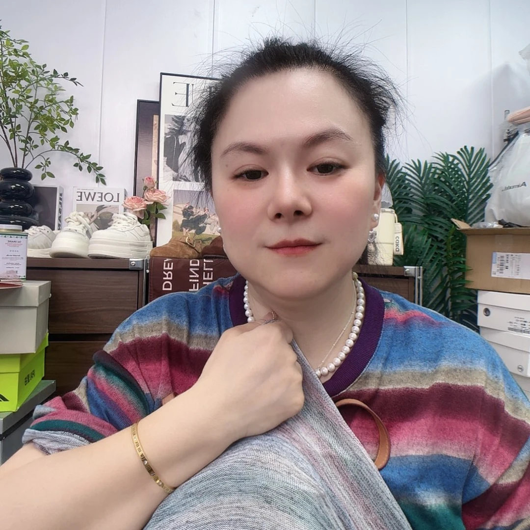 不敢看电视不给他吃早饭
