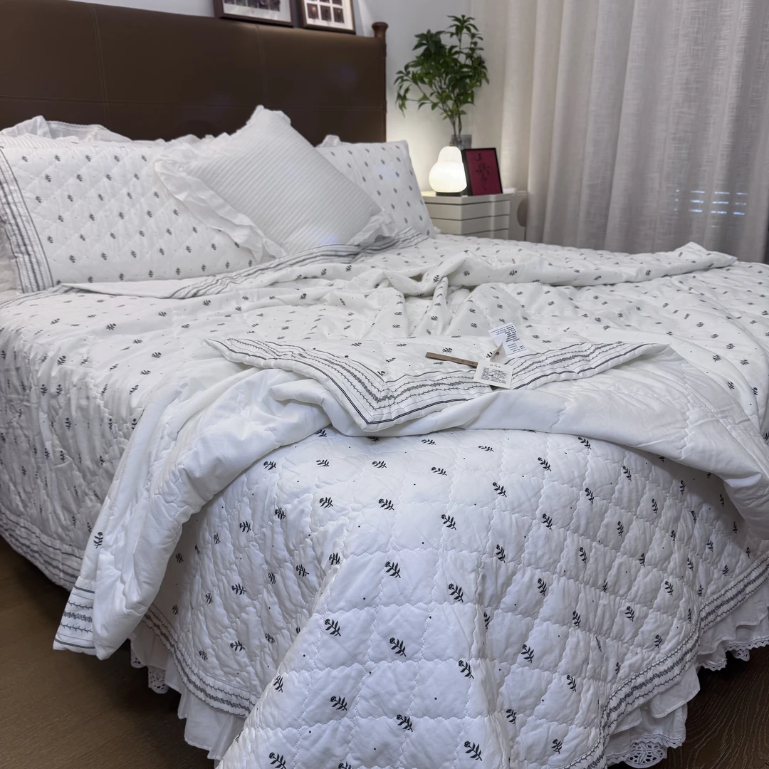 畅姐推荐【奶油小花-床盖三件套】巴厘纱高端轻奢绗缝床盖三四件套