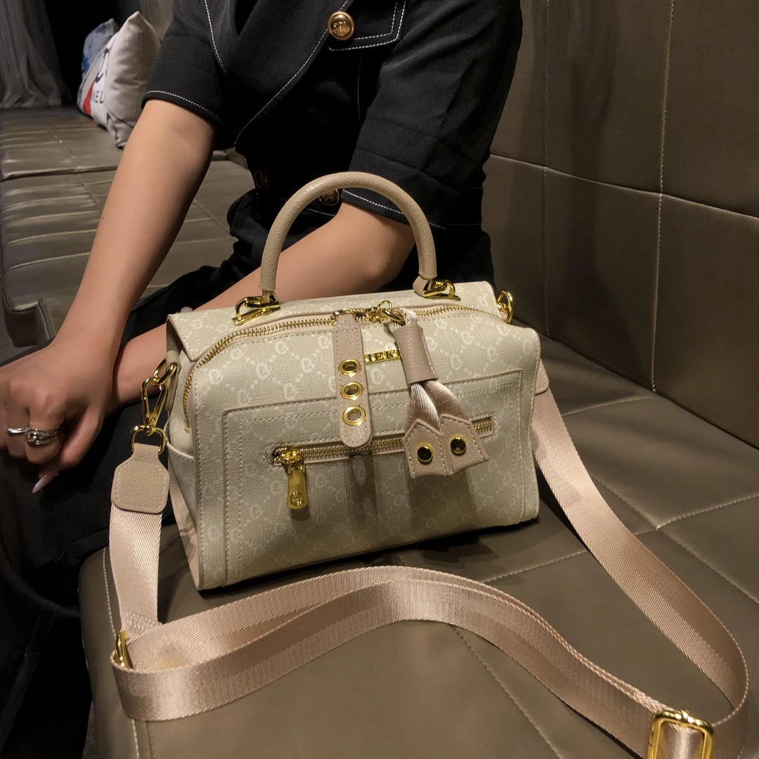 香港品牌女款爆款休闲女士包新款轻奢洋气时尚斜挎包包中号托特包