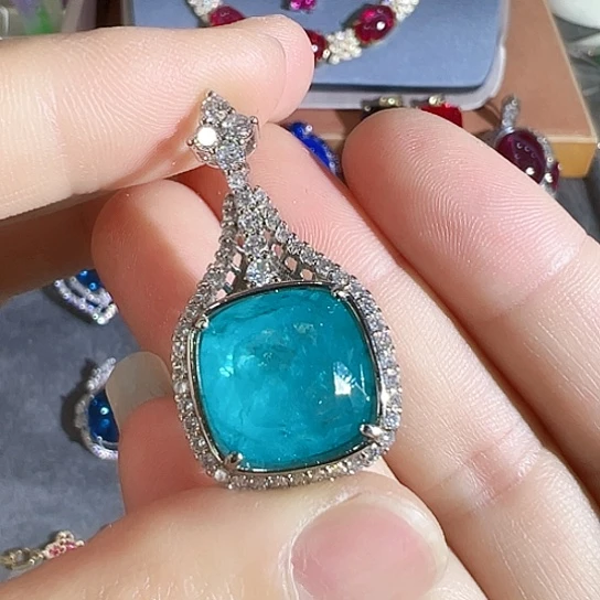 未镶嵌颈饰红宝石