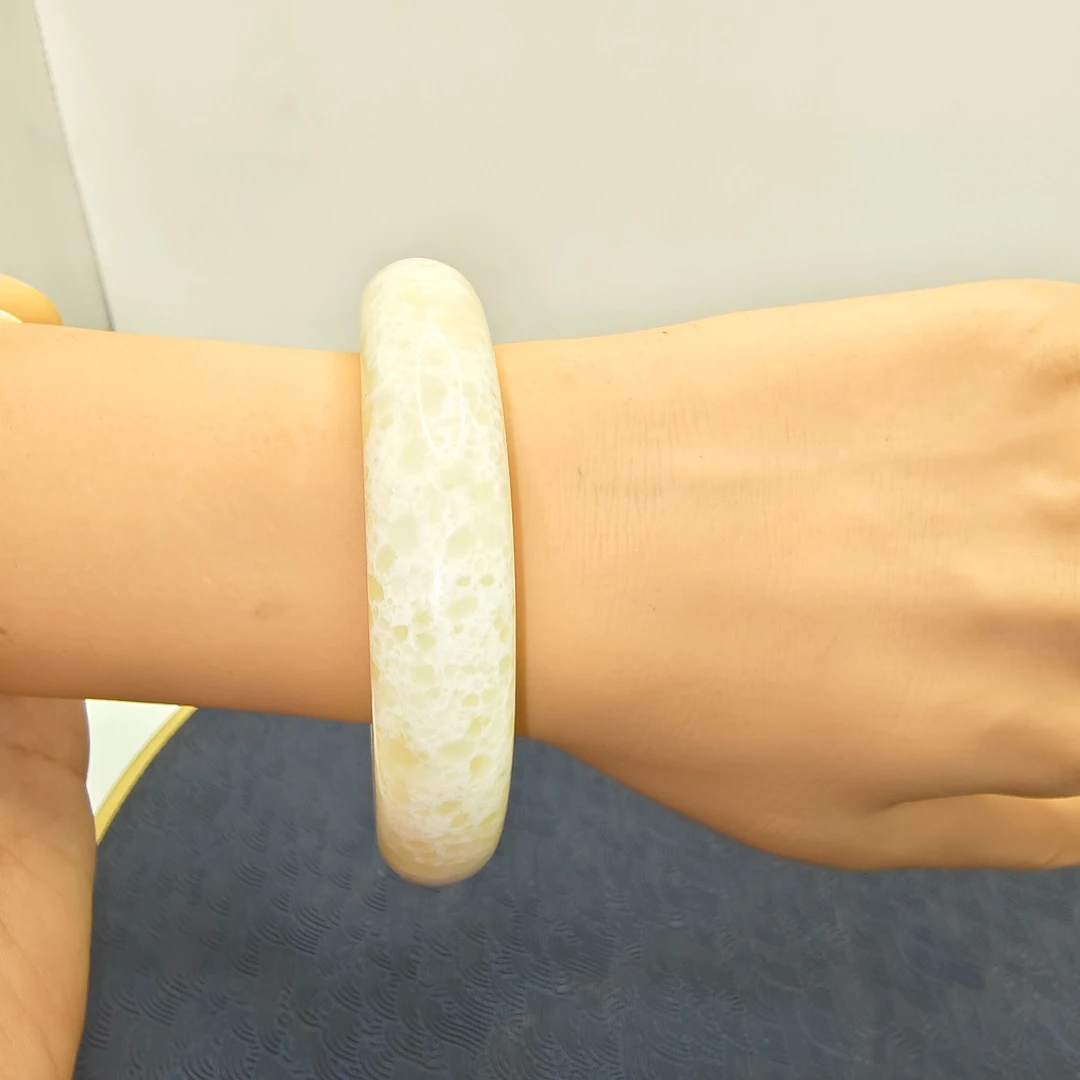 1号A47球球白色时尚手镯