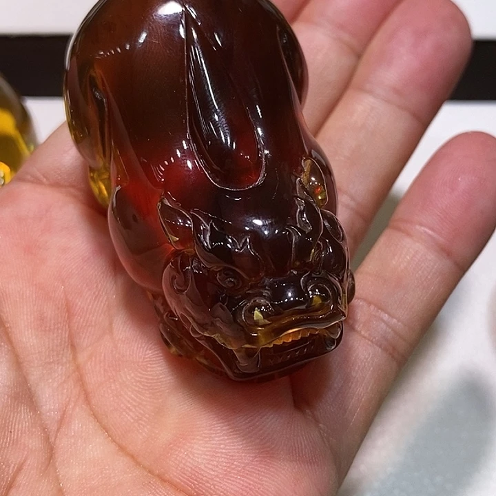 陈***四琥珀未镶嵌颈饰緬珀血蜜貔貅46克