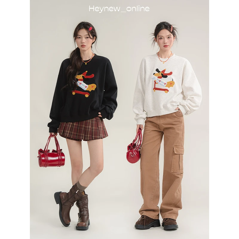 LOVEHEYNEW圆领刺绣滑板狗卫衣女秋新款小个子宽松慵懒上衣-4Q140
