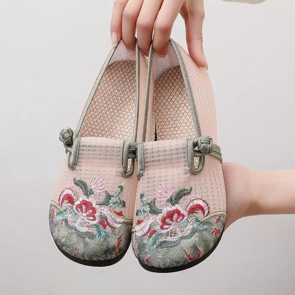 2025新款中国风老北京布鞋女舒适妈妈鞋民族风绣花鞋一脚蹬休闲