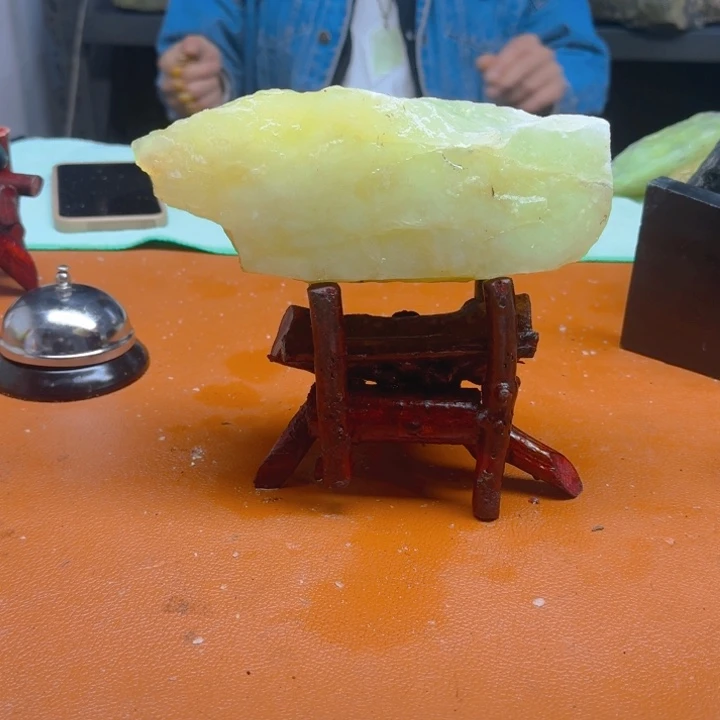 蛇纹石玉原石未镶嵌14