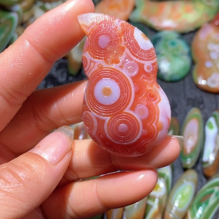 石英质玉颈饰未镶嵌