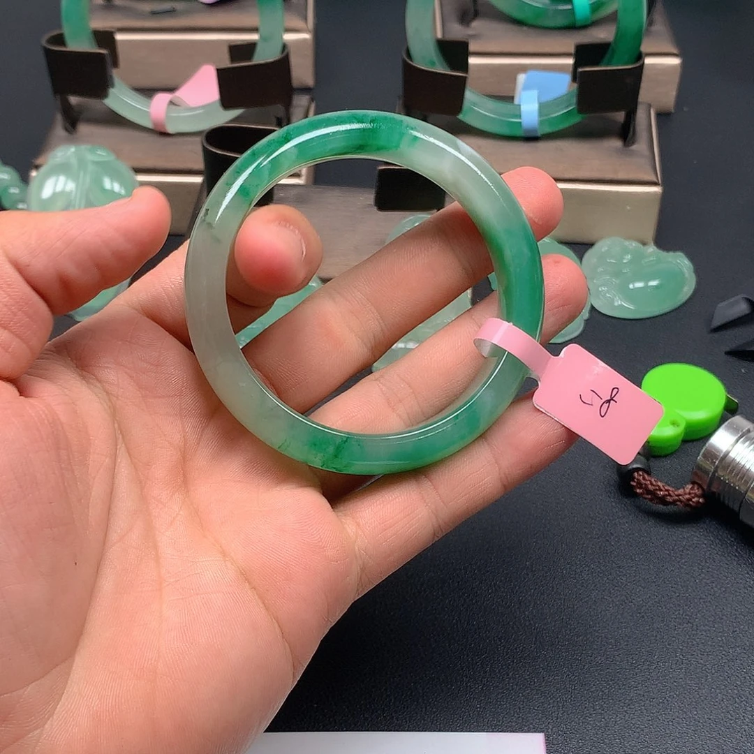 石英质玉手镯未镶嵌