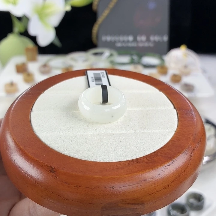 和田玉（糖玉）未镶嵌戒指i53冰白点痣轮胎16.0不退换