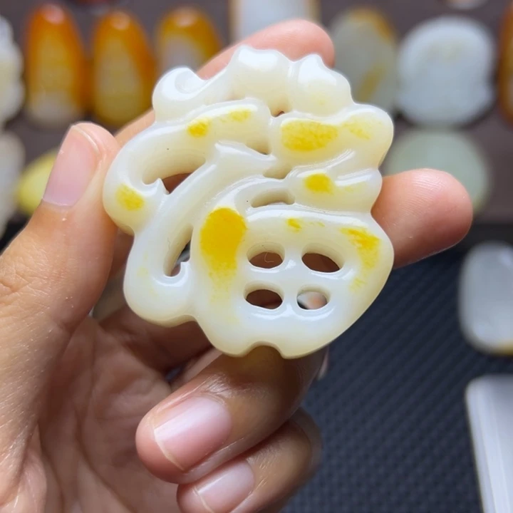 和田玉未镶嵌颈饰