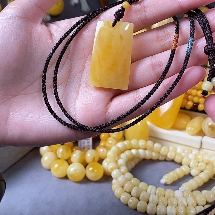 琥珀未镶嵌裸石无事牌