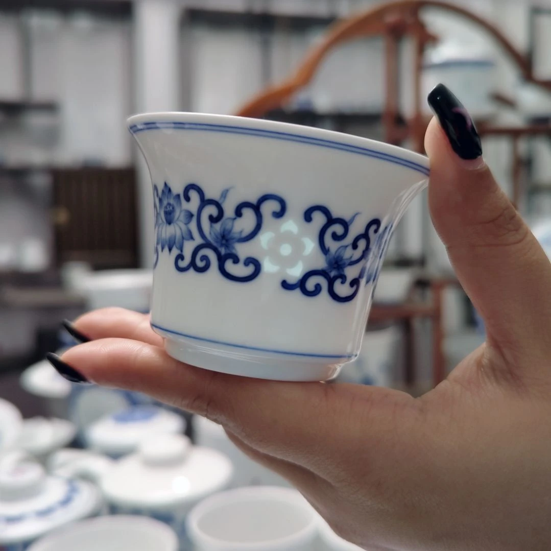 陶瓷手绘宝莲茶托一个