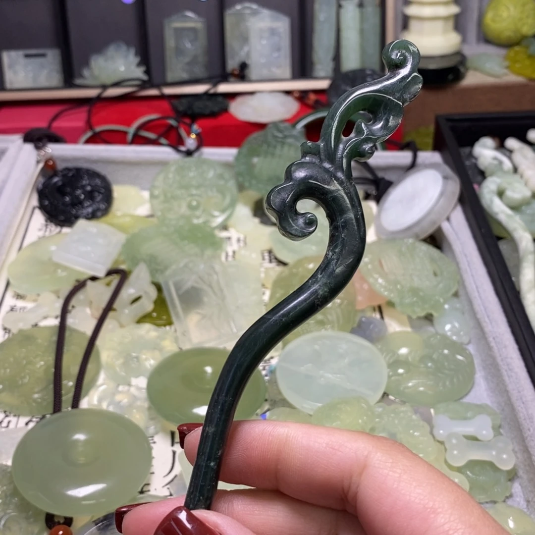 蛇纹石玉颈饰未镶嵌发簪