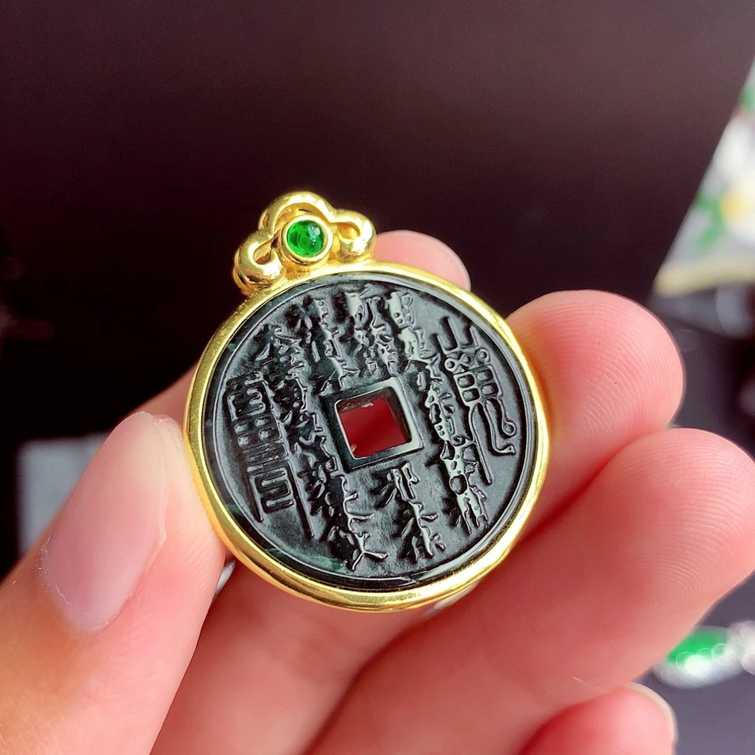 翡翠未镶嵌颈饰挂件