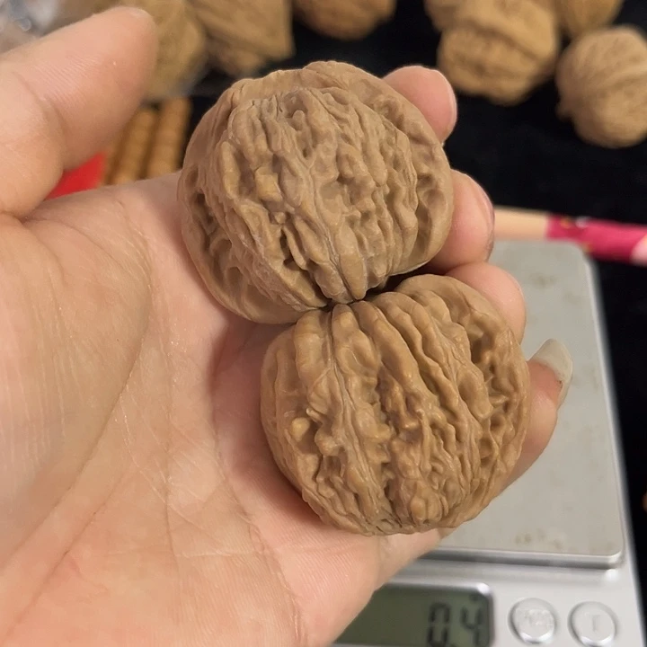 把件文玩核桃42左右四座楼微瑕，编号0024