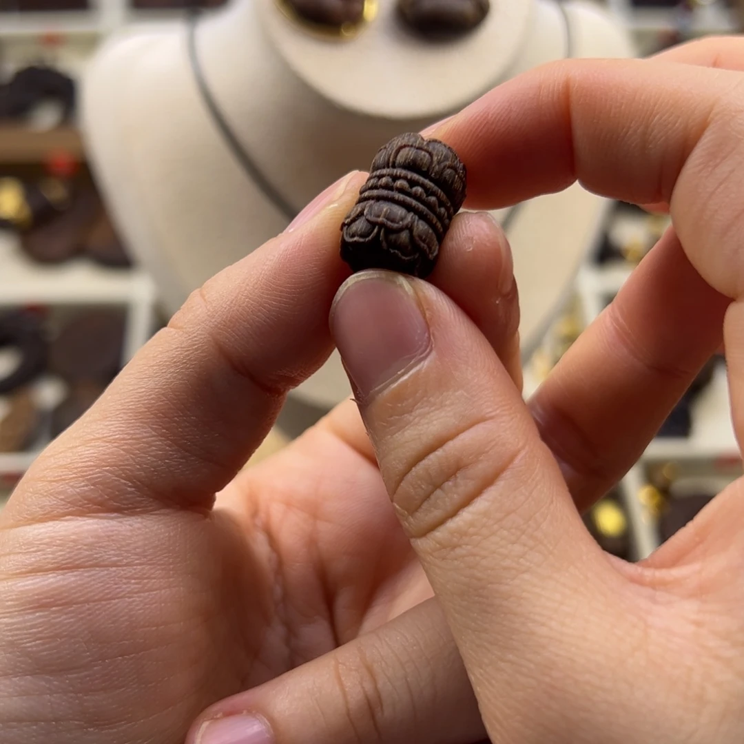 木质类并蒂莲随行脖挂配饰