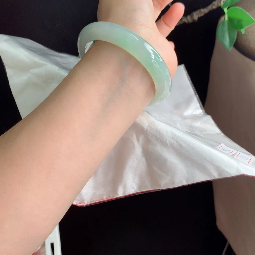 翡翠手镯未镶嵌，8号