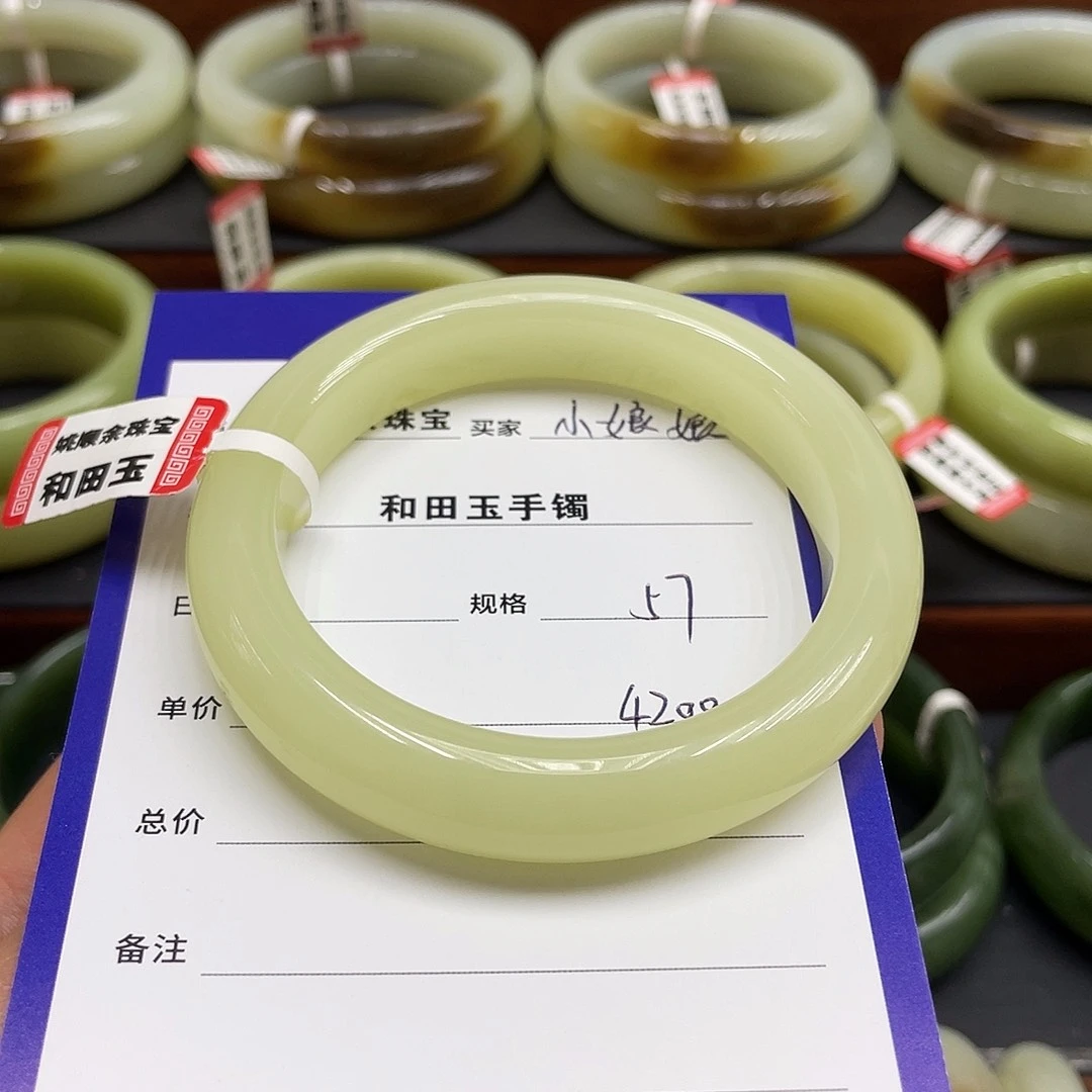 未镶嵌手镯和田玉小*娘