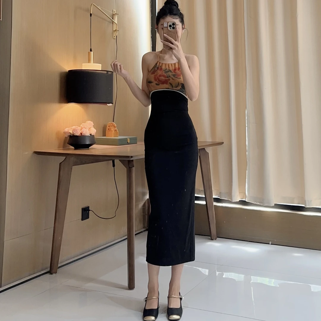 气质女人味轻奢定位花挂脖拼接夜风咖啡包身显瘦性感直筒连衣裙