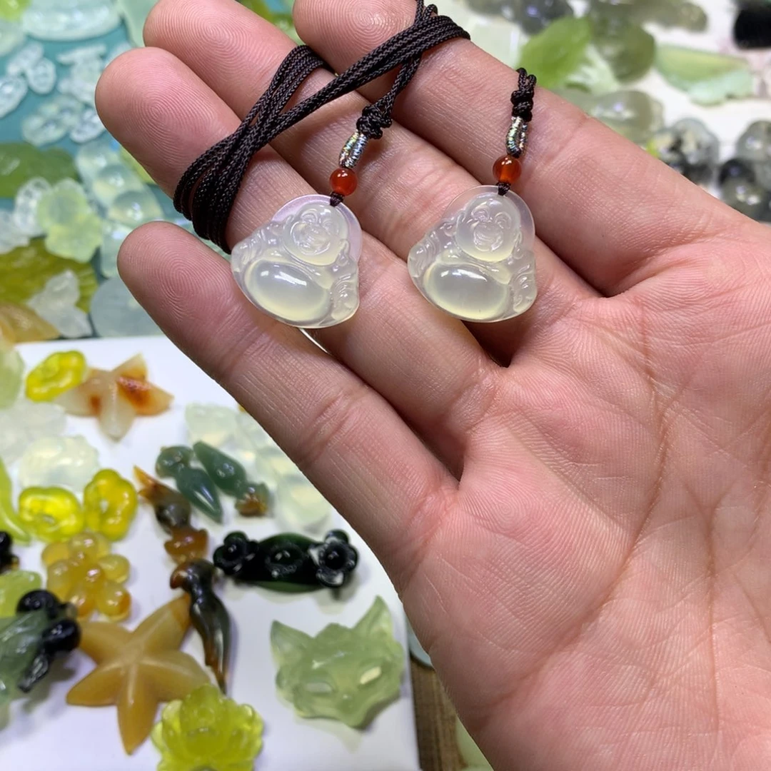 岫玉颈饰未镶嵌一对小佛