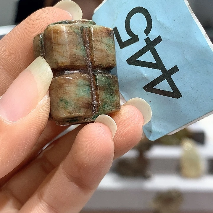 和田玉未镶嵌把件