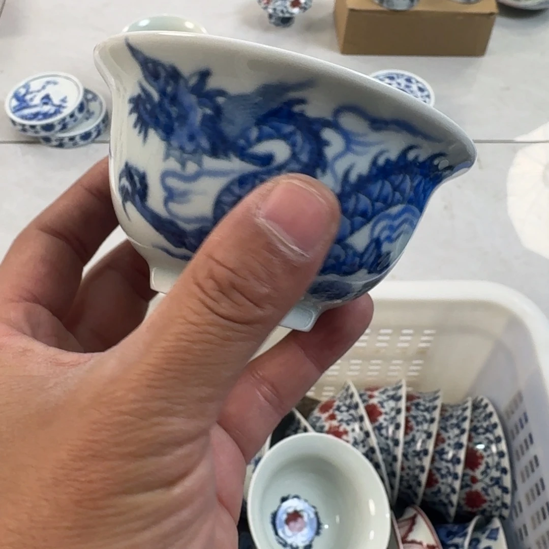 摆件陶青花铠甲龙大压手