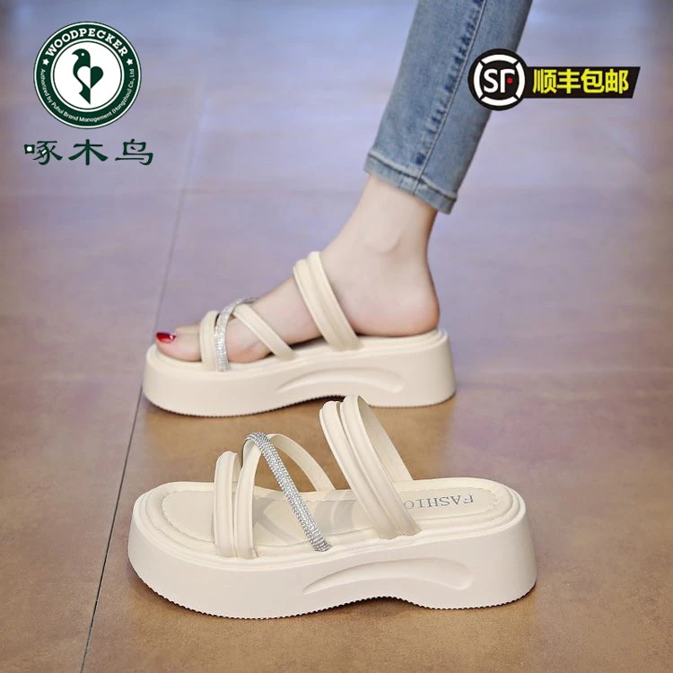 啄木鸟凉拖鞋女夏季外穿2025新款厚底休闲沙滩凉鞋水钻一字凉拖鞋