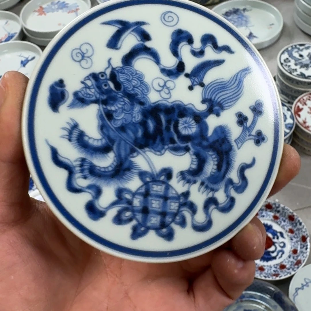 摆件青花狮子盖置