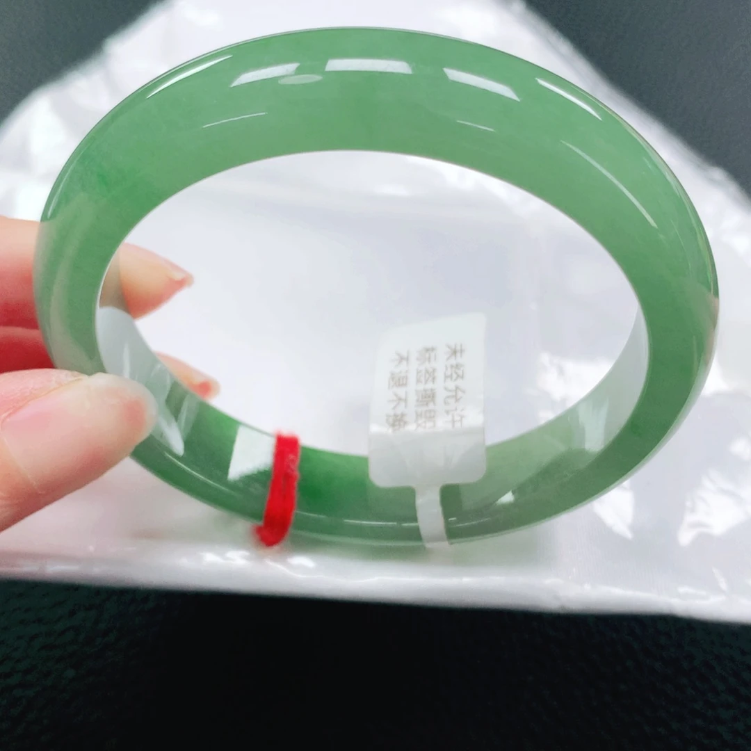 翡翠手镯未镶嵌57圈
