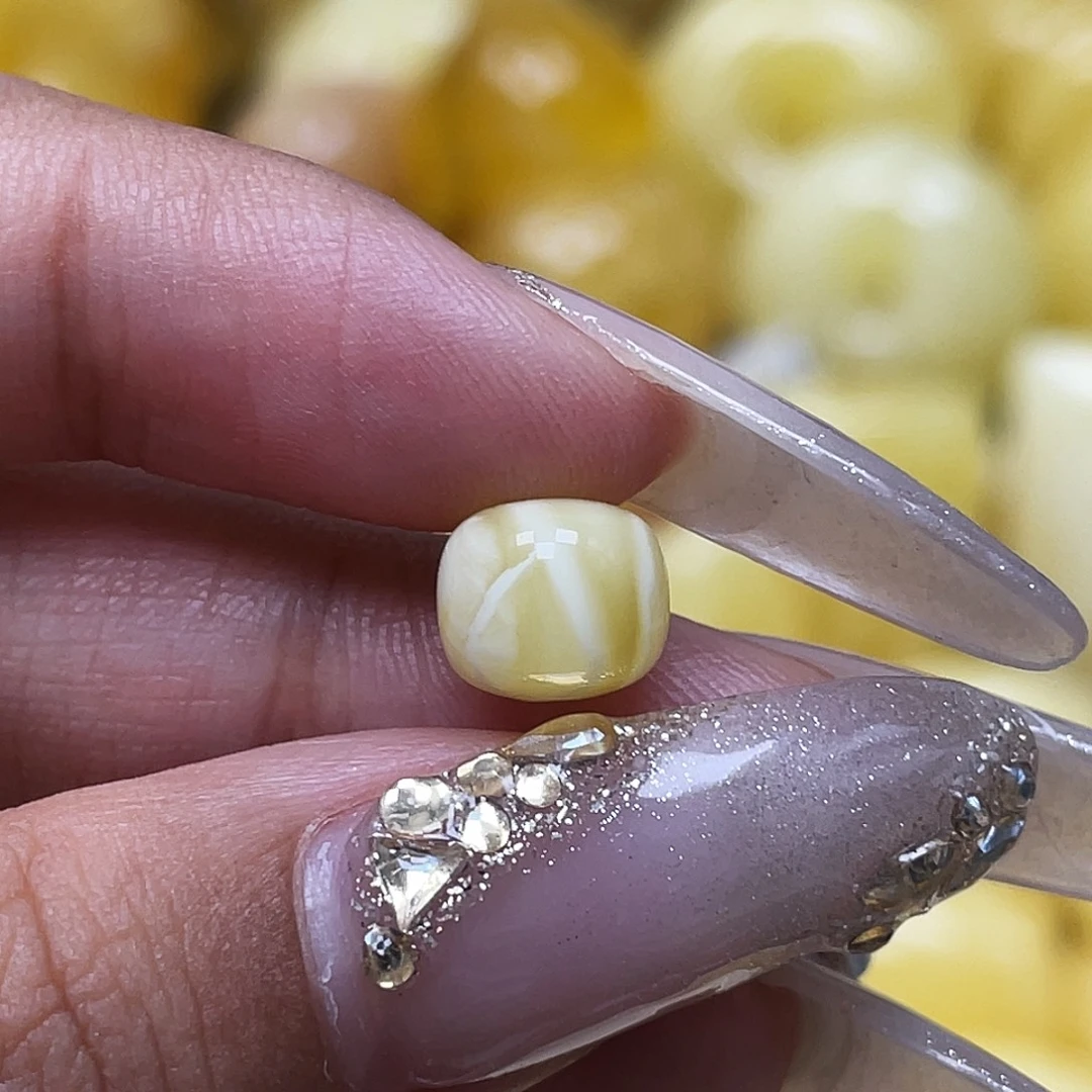 琥珀未镶嵌裸石8.2mm金白妖花老型