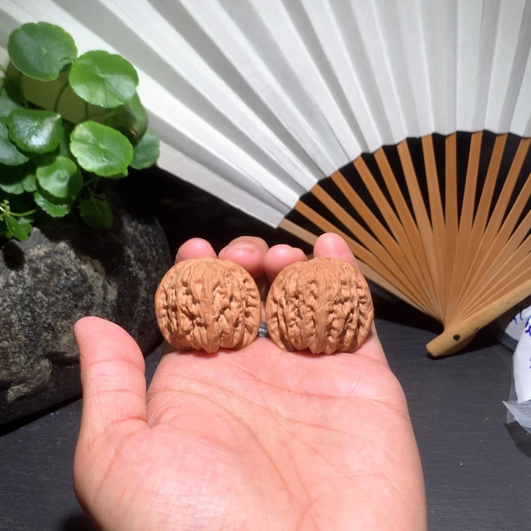文玩核桃吊坠鱼的红皮磨盘061306