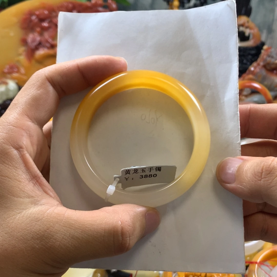石英质玉（黄龙玉）未镶嵌颈饰柠****?