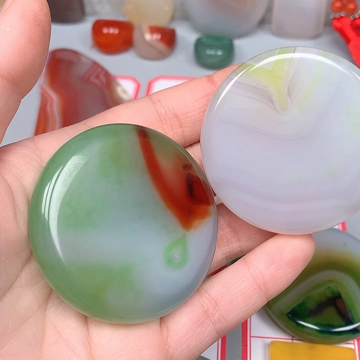 蔡***蔡未镶嵌颈饰玛瑙/玉髓