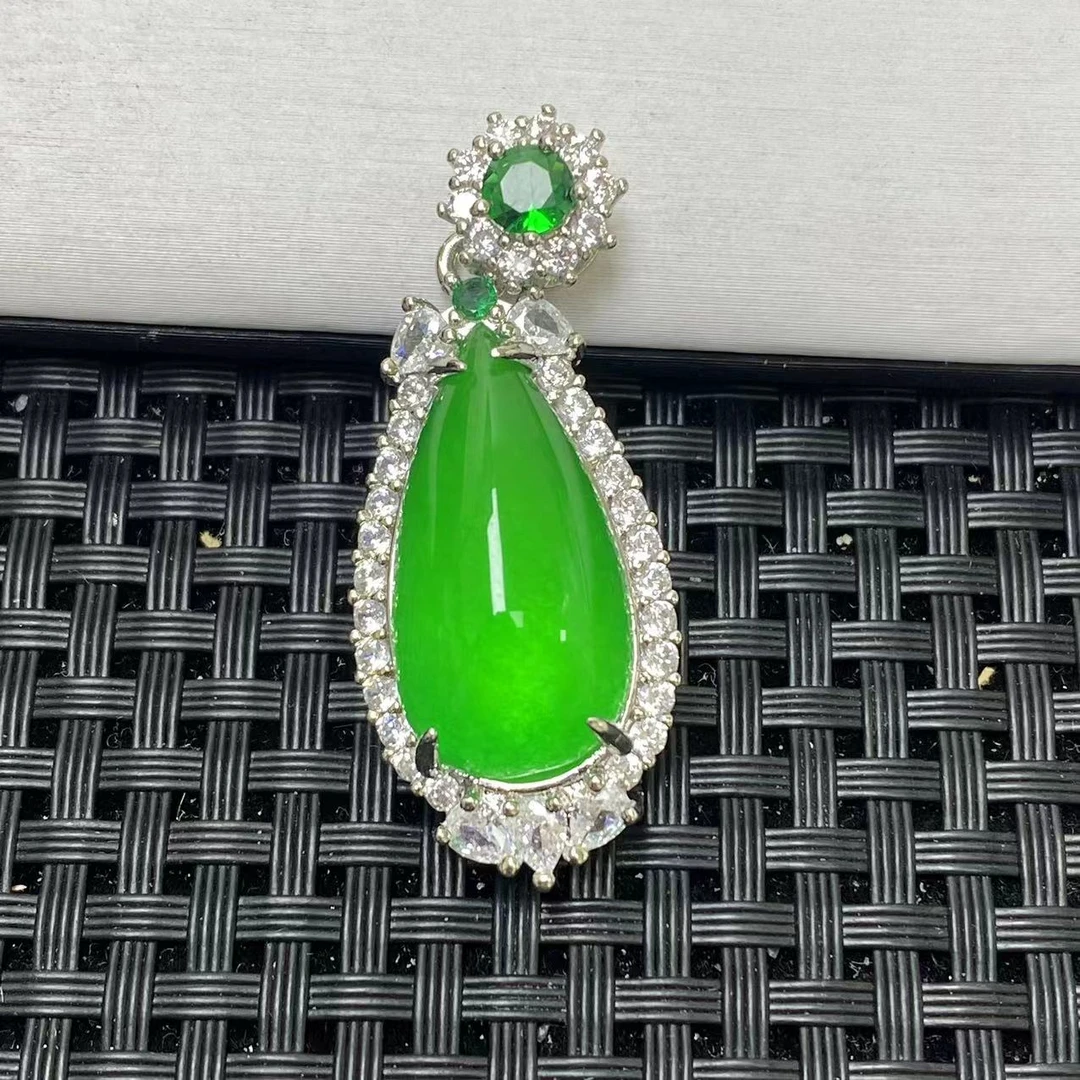 G409透绿豪镶水滴时尚吊坠