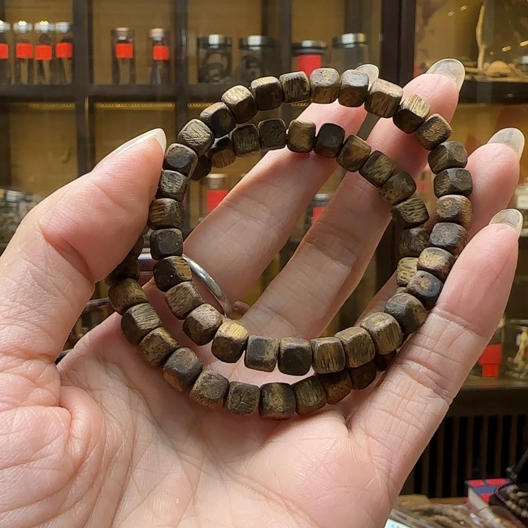 沉香碎屑沉香方珠6mm 随机发一串