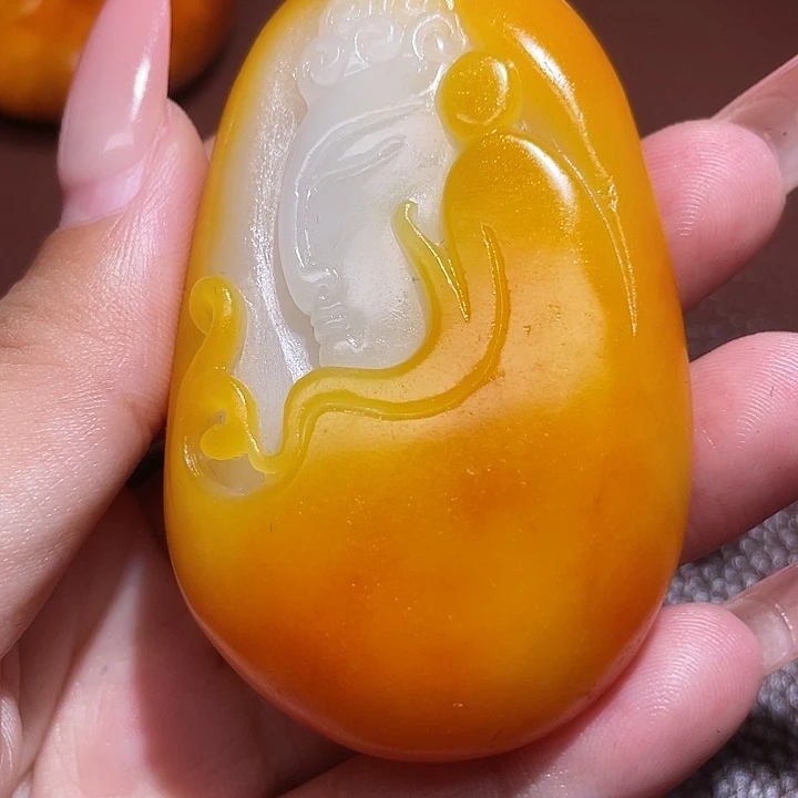 宸***宇和田玉未镶嵌颈饰