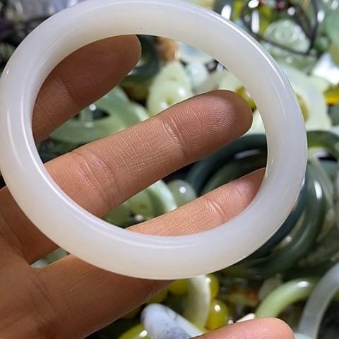 岫玉手镯未镶嵌57口径