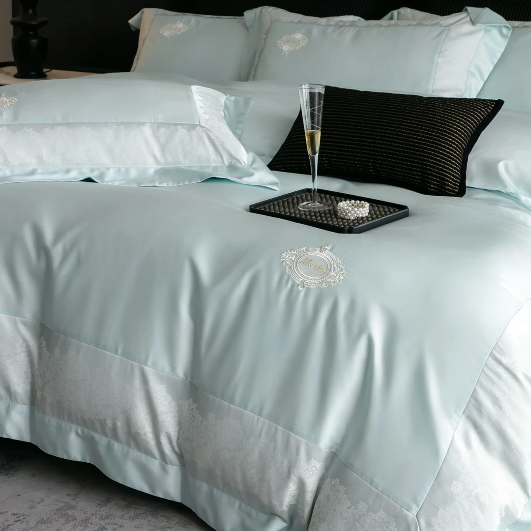 曼琳达   高精密金银丝色织提花蕾丝边贴身天丝绵混纺丝滑四件套