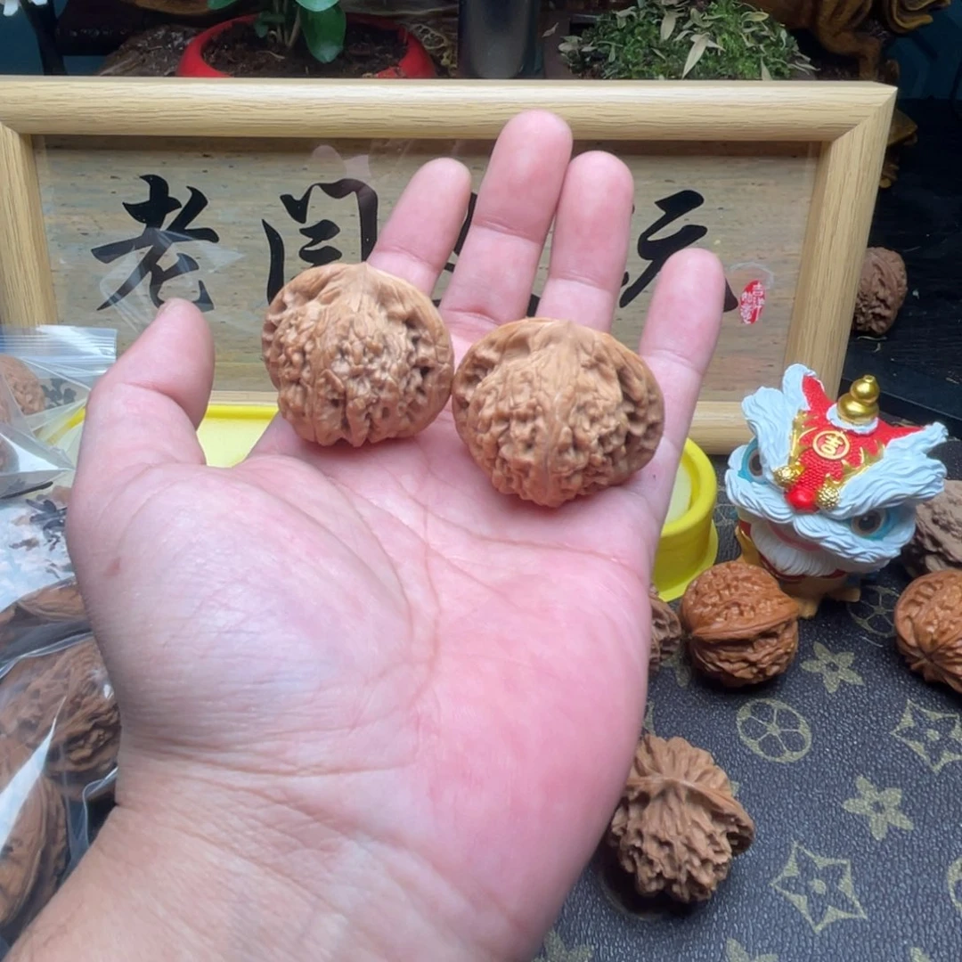 嬿***飛文玩核桃吊坠40望月