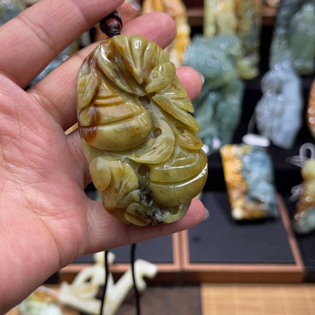 蛇纹石玉未镶嵌颈饰