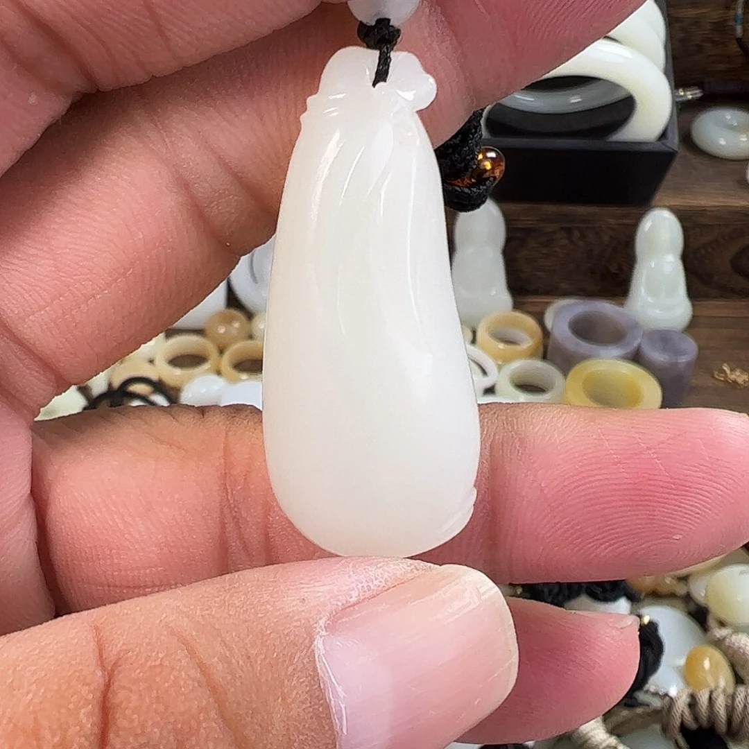 颈饰未镶嵌和田玉