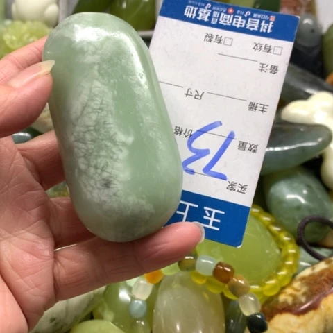 晴***里蛇纹石玉未镶嵌手把件