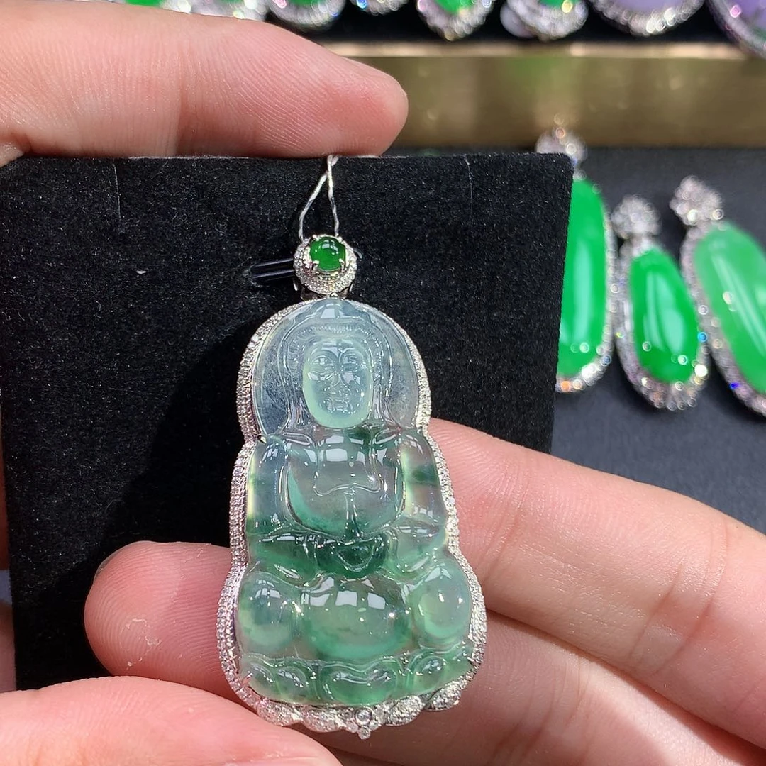 翡翠18K金镶嵌颈饰
