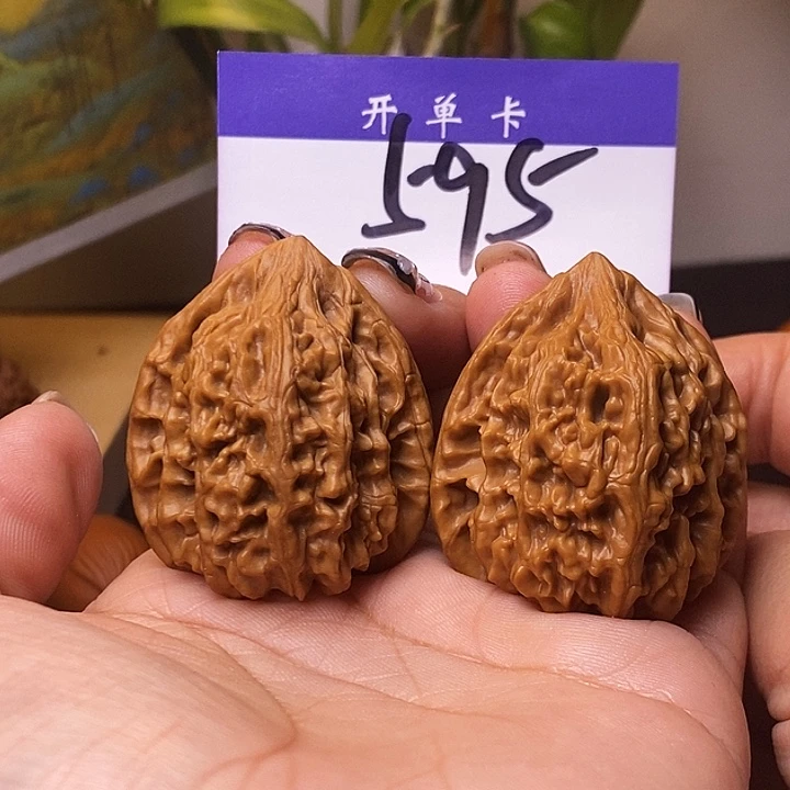 懋***亲吊坠桃核老树鸡心38无刀痕s