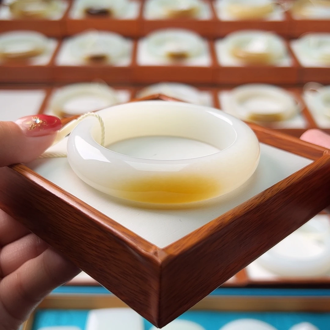 和田玉手镯未镶嵌52