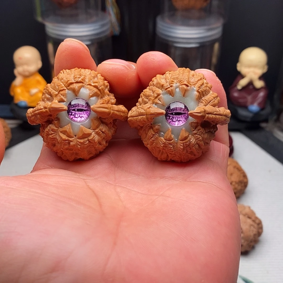 文玩核桃把件44尺白狮子之恶魔之眼