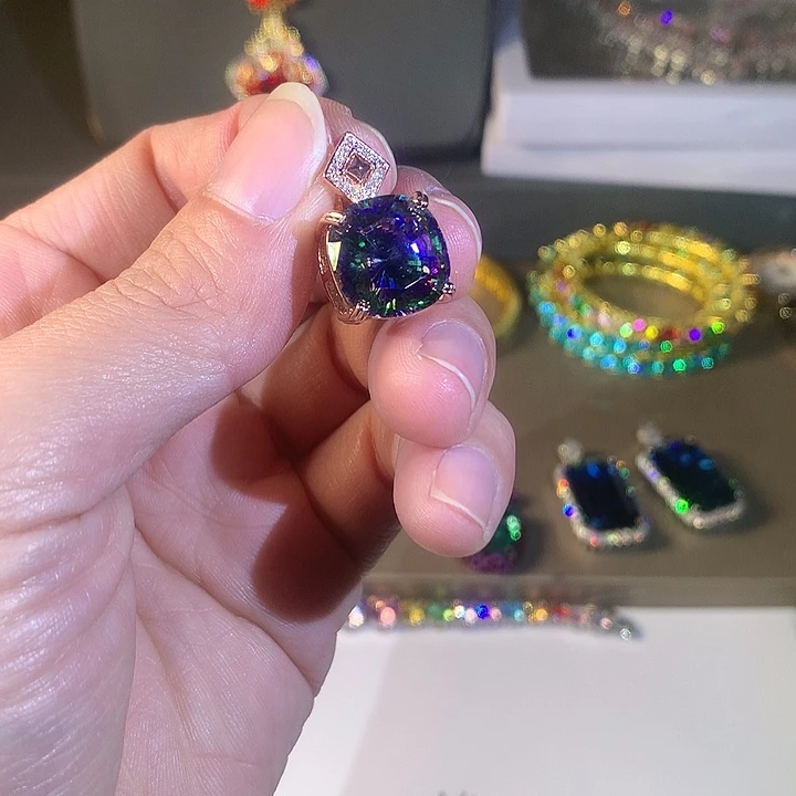 非金属103吊坠。