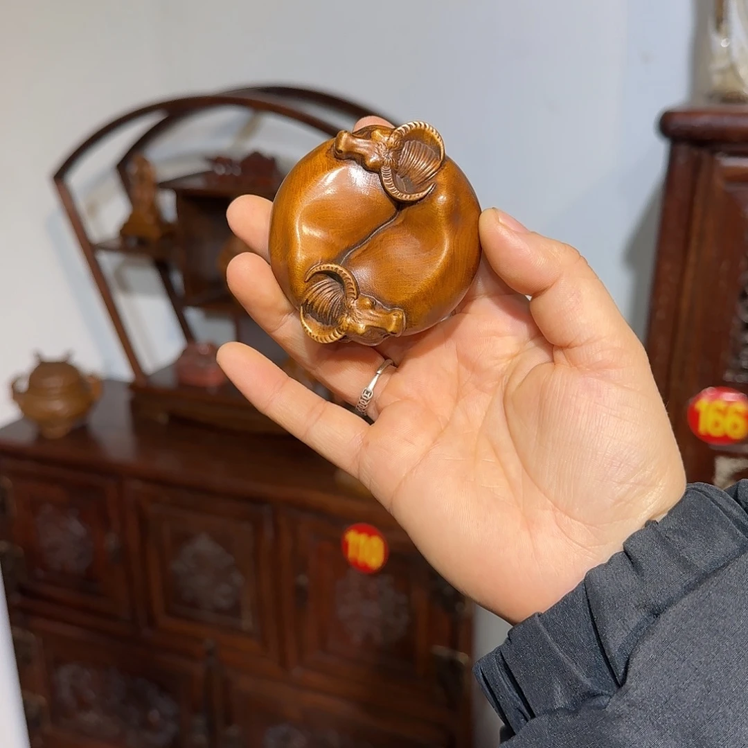 珣***琪木复古装饰摆件手把件直径6.5厘米